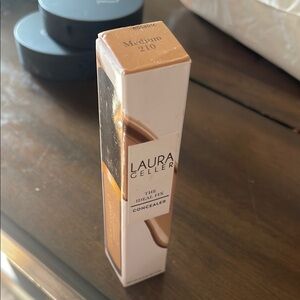 Laura Geller Medium 210 Concealer